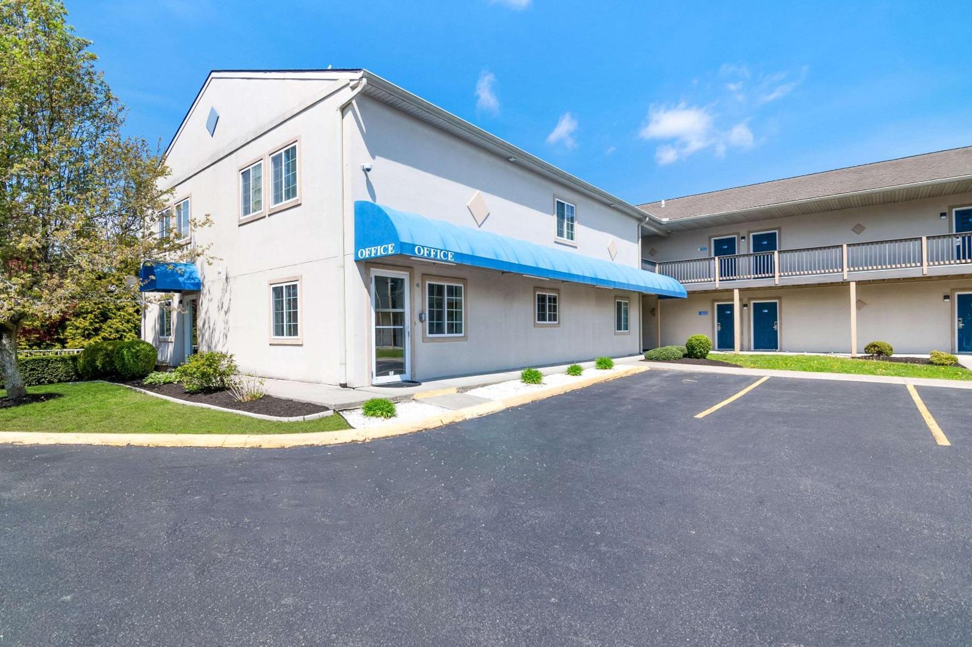 Econo Lodge Bethel - Danbury Buitenkant foto
